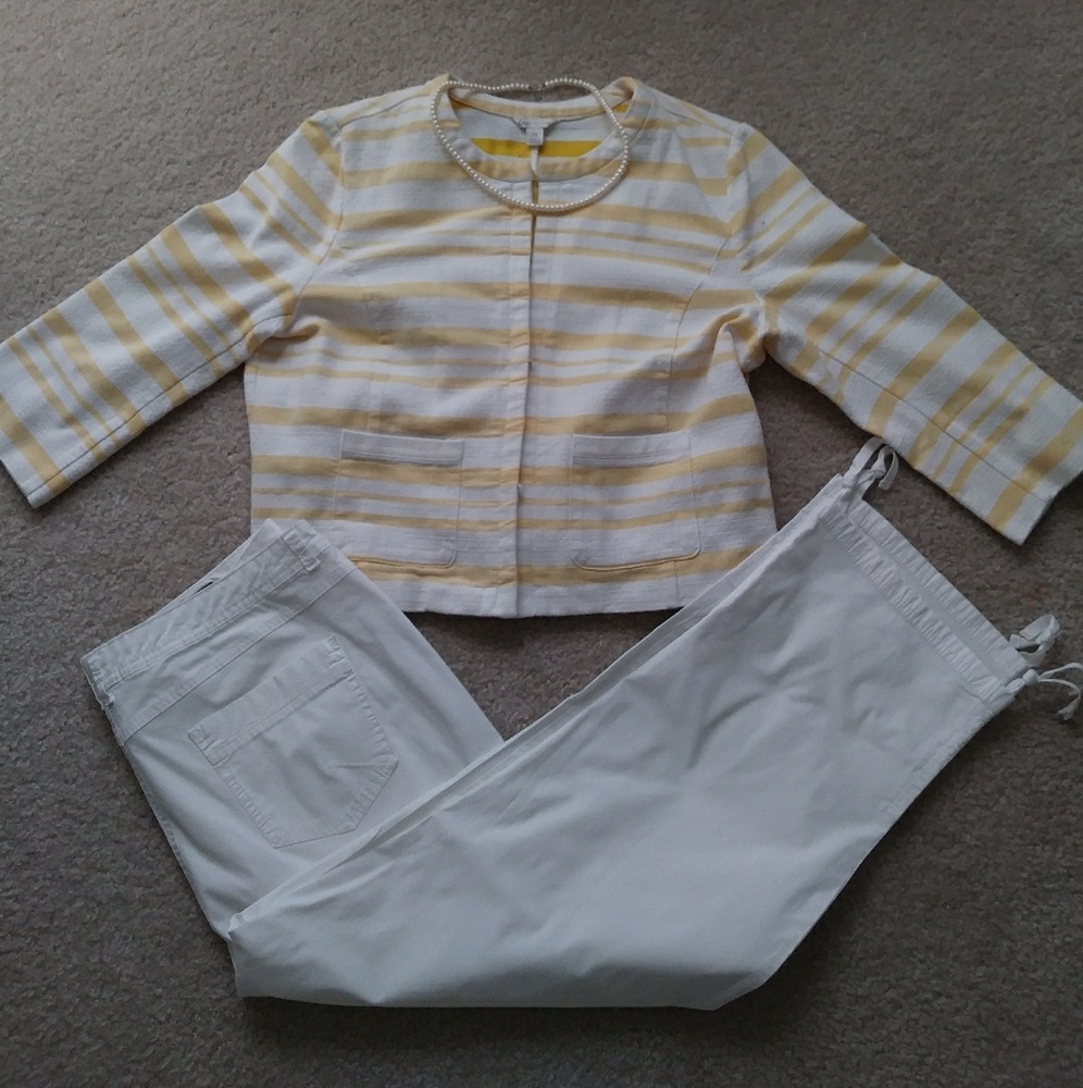 SOLD 7/20🌾  🌅White Runched Side Tie Capris - Picture 2 of 8